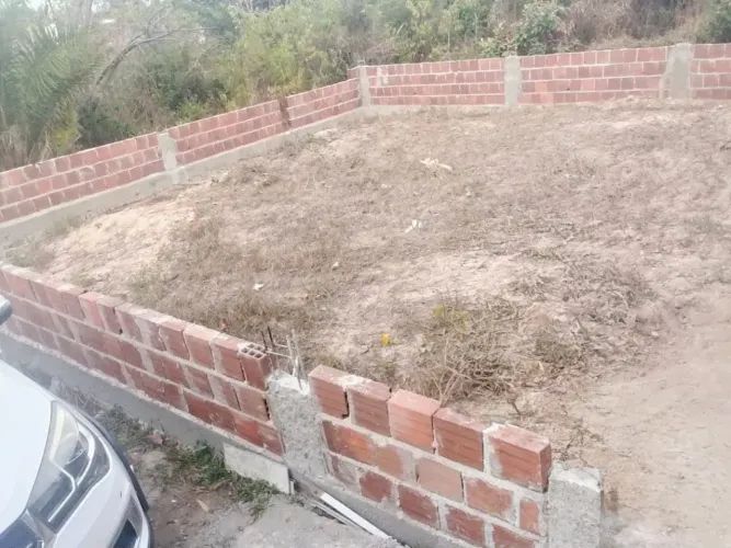 Terreno medindo 9,0m x 9,5m em enseada dos corais