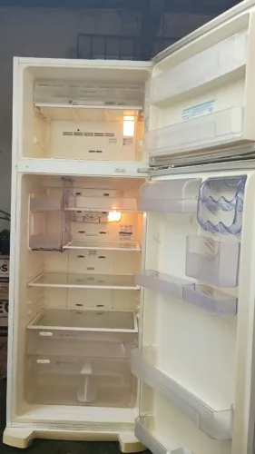 Geladeira Electrolux Celebrate DF48 Frost Free 411 litros