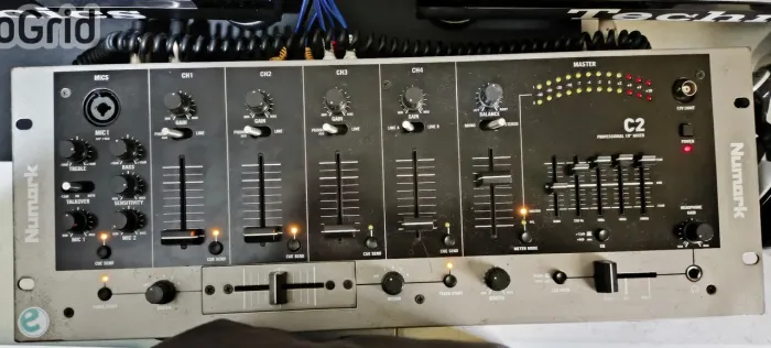 MIXER NUMARK C2 VENDE SE 12 9 8297 - 8532