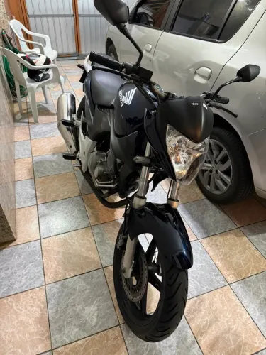 Cb 300R baixo KM