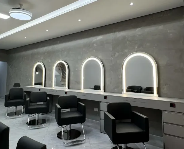 Espelho em arco com led embutido 