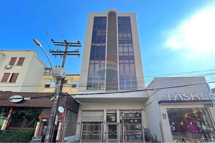 Na Cidade Baixa, na Avenida Venâncio Aires, loja comercial de frente para rua, alugada, co