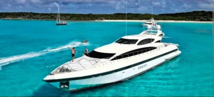 Iates, veleiros, lanchas, navios, casas de maquinas, cabines pidem ser mais silênciosaa