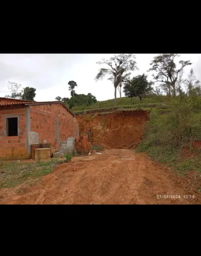 Vendo terreno em início de construção