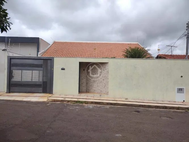CASA COM 3 DORMITORIOS - JD PANAMA