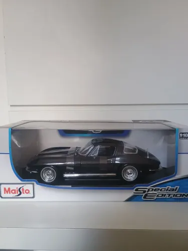 Vendo miniatura Corvette stingray 1965 1:18 Maisto