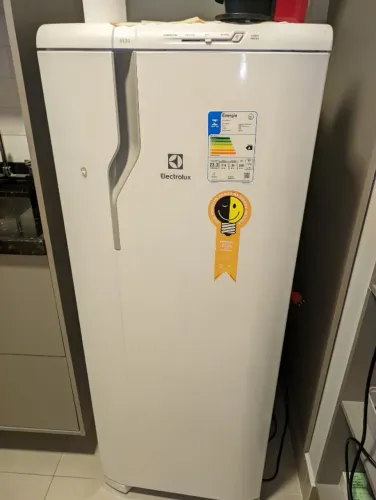 Geladeira Electrolux 240L - praticamente nova