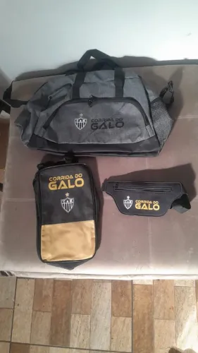 KIT Corrida do Galo ( Clube Atlético Mineiro ) com Bolsa grande, porta chuteira e pochete