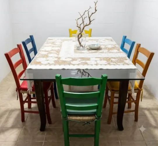 Mesa antiga com tampo de vidro