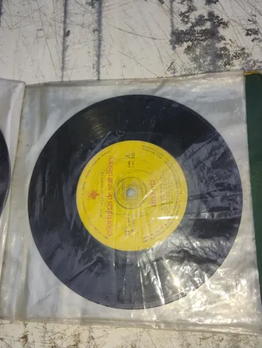 Vendo 16 discos de historinhas infantis antiga dos anos 80