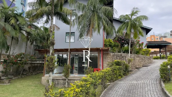 Excelente loja para locação na Carvoeira