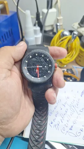 Vende se relogio invicta yakuza s1