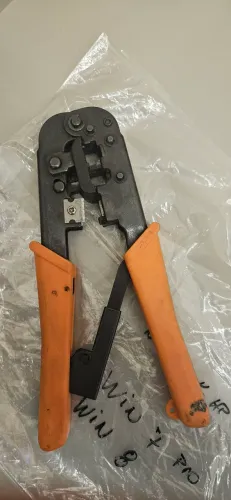 Alicate Crimpador Tramontina Pro para conectores RJ11, RJ12 e RJ45. 