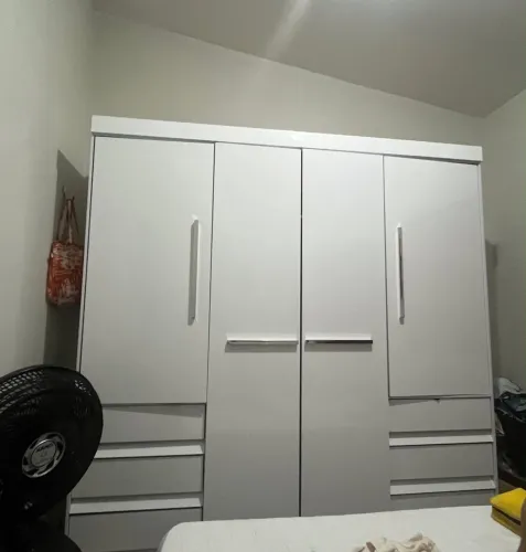 Guarda roupa novo