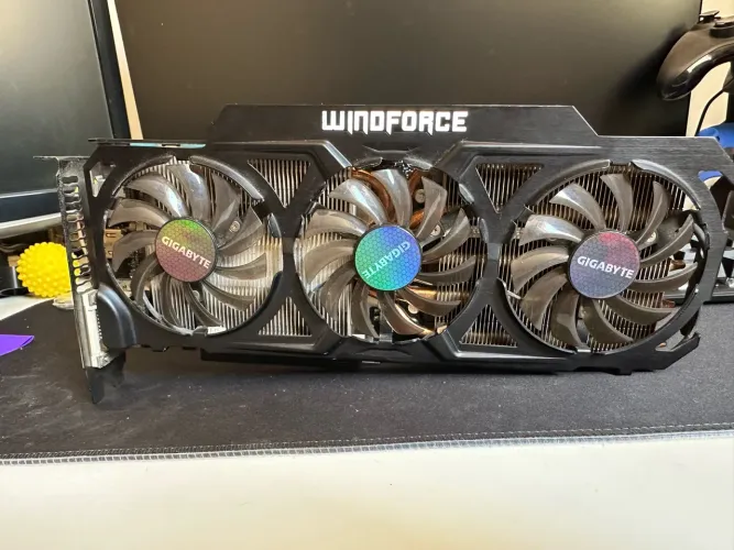 Placa de vídeo 4GB GEFORCE
