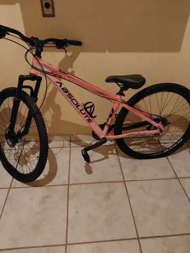 Bicicleta, adulto sem uso. Novinha