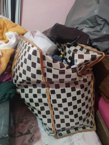Sacolas de roupas para bazar