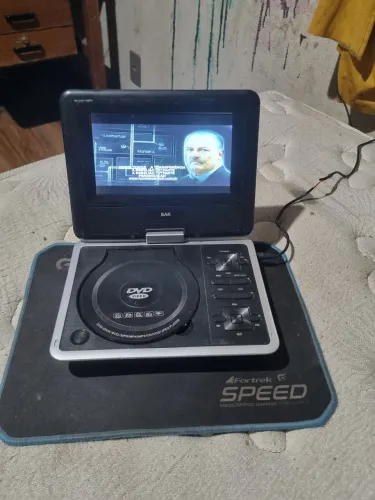 DVD player portátil Marca BAK Modelo BK-DVD-7109