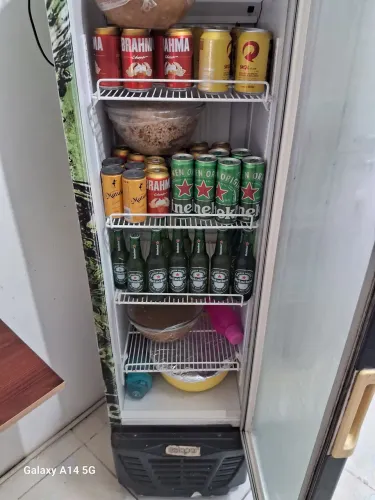 Expositores de bebidas e estantes