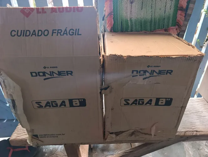 Caixa de som semi nova 