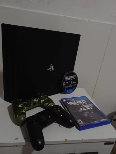 Vende-se PlayStation 4 Pro