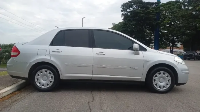 Nissan Tiida Sedan 1.8 16V Flex Fuel 4P 2011