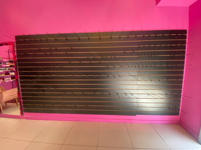 Painel Canaletado para Exposição
