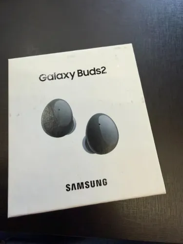 Vendo Samsung Galaxy Buds2 original, modelo SM-R177, na cor preta/grafite.
