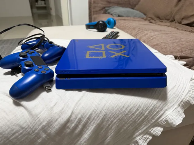 PlayStation 4 série especial azul