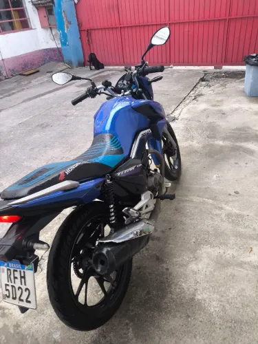 Moto Titan top