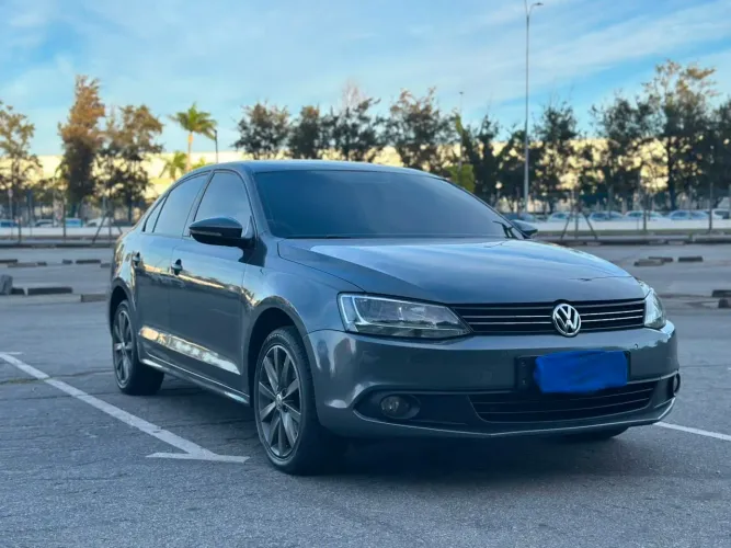 Volkswagen Jetta Comfortline 2.0 T.flex 8V 4P Tipt. 2014