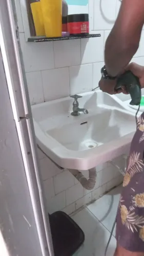 Hidráulica, pintor, reparos em geral, ar condicionado, limpezas etc