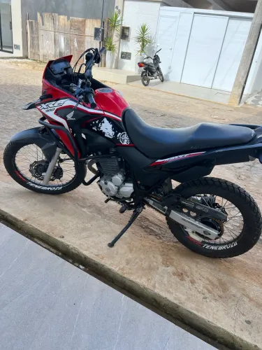 Moto extra em perfeito estado, só pega e rodar.