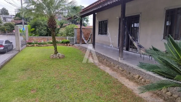 Casa com 2 suítes e 1 quarto à venda no bairro Vila Nova em Joinville-SC por R$ 699.000,00
