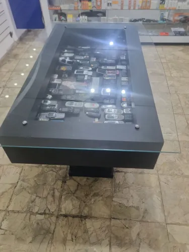 Mesa expositor para vários fins