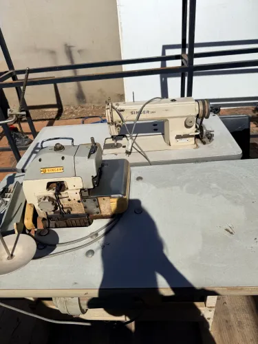 Vendo máquina de costura overloque e reta