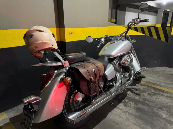 Shadow 750cc. Linda com baixo KM.