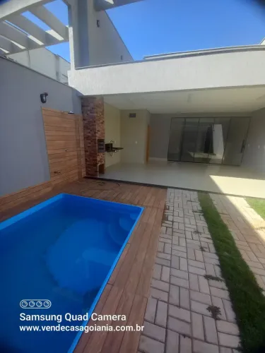 Casa a venda com 160m2 construído e 210m2 de lote, 3 quartos, piscina Jardim Brasil em Goi