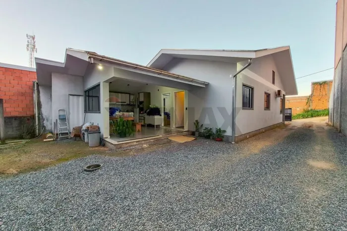 Casa com 3 quartos - Bairro Rio Morto - Fácil acesso BR-470