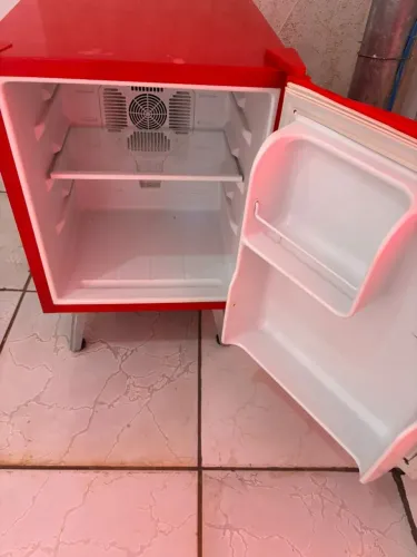 Frigobar 50 litros termoeletrico Eterny.
