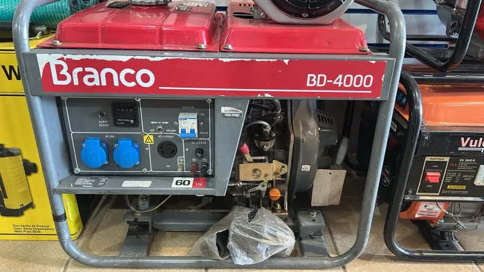Gerador de Energia a Diesel - 3kva Branco BD-4000 (E) - Monofásico Partida Elétrica 220V 