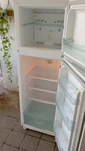 Refrigerador duplex Consul frost free degelo automático 263 litros. Funcionando OK.