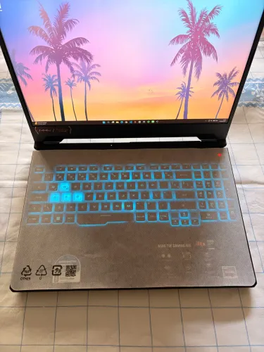 ASUS TUF GAMING - RTX 3050 + Ryzen 7 + 16GB DDR5 + 144Hz
