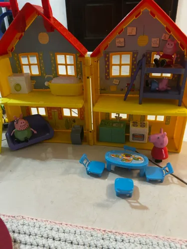 Casa peppa pig com personagens