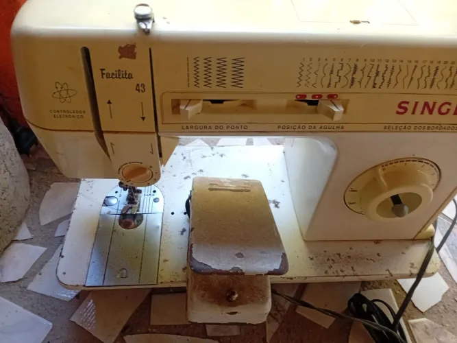 Máquina de costura facilita