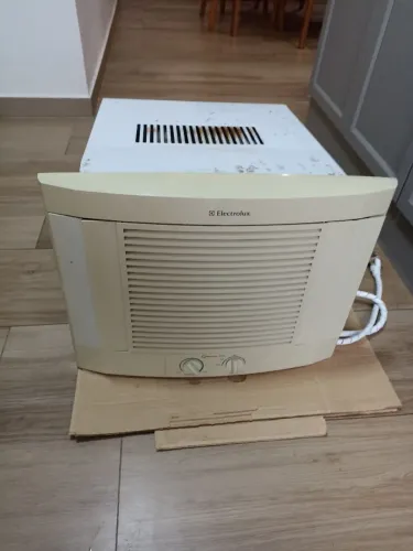 Ar condicionado de Janela Electrolux 7.500btus (gelando muito)
