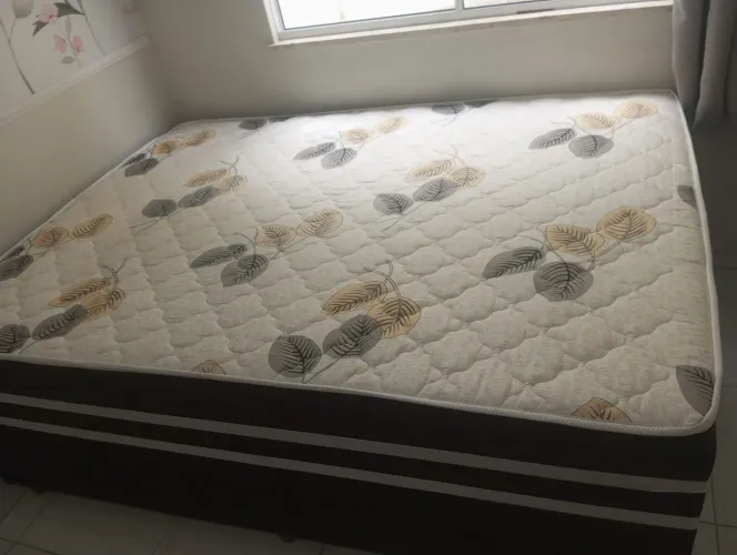 Vendo uma cama box