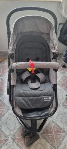 Carrinho de Bebê com Base e Bebê Conforto Safety 1st
