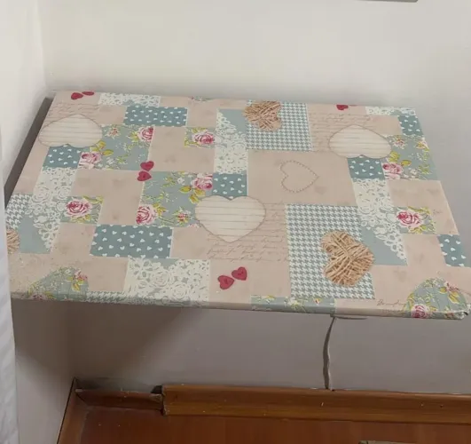 Escrivaninha dobrável de parede 