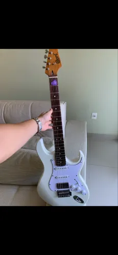 Guitarra Cort G260 CS Muito nova